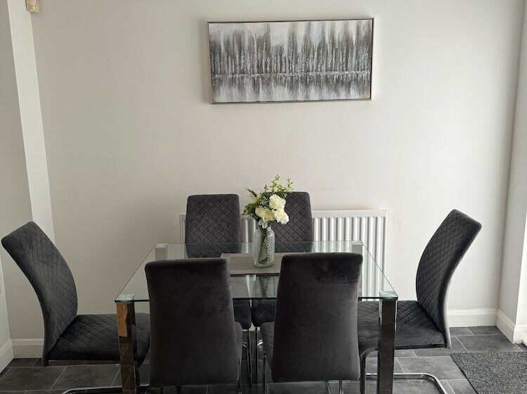 Резиденция Home Sleeps5 Netflix Parkg Near City Center/etihad