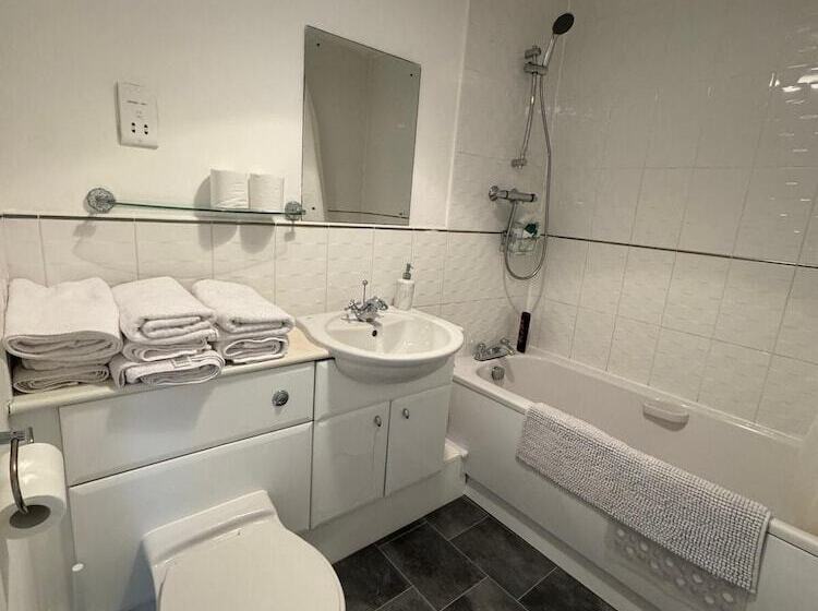 Резиденция Home Sleeps5 Netflix Parkg Near City Center/etihad