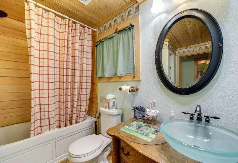 Santeetlah Lake Retreat W/ Dock: Walk To Water!