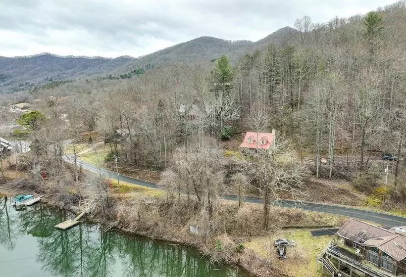 Santeetlah Lake Retreat W/ Dock: Walk To Water!