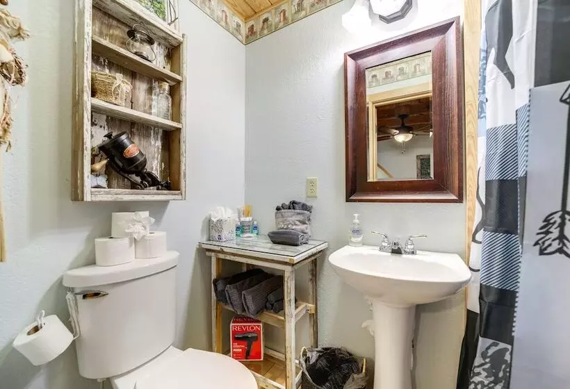 Santeetlah Lake Retreat W/ Dock: Walk To Water!