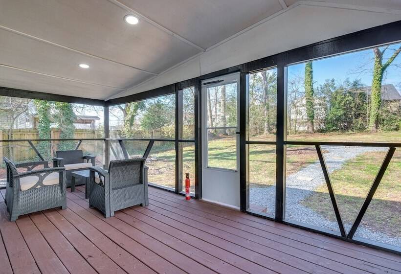 Smyrna Home W/ Porch: 2 Mi To Battery Atlanta!