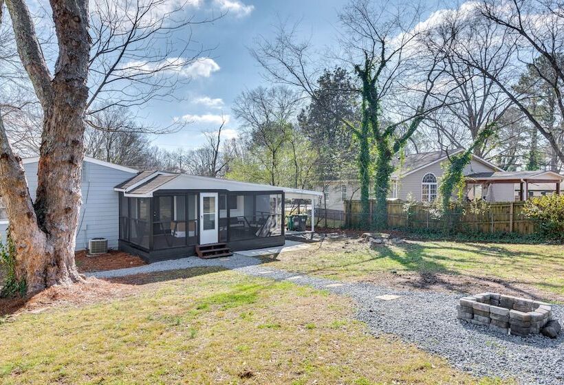 Smyrna Home W/ Porch: 2 Mi To Battery Atlanta!