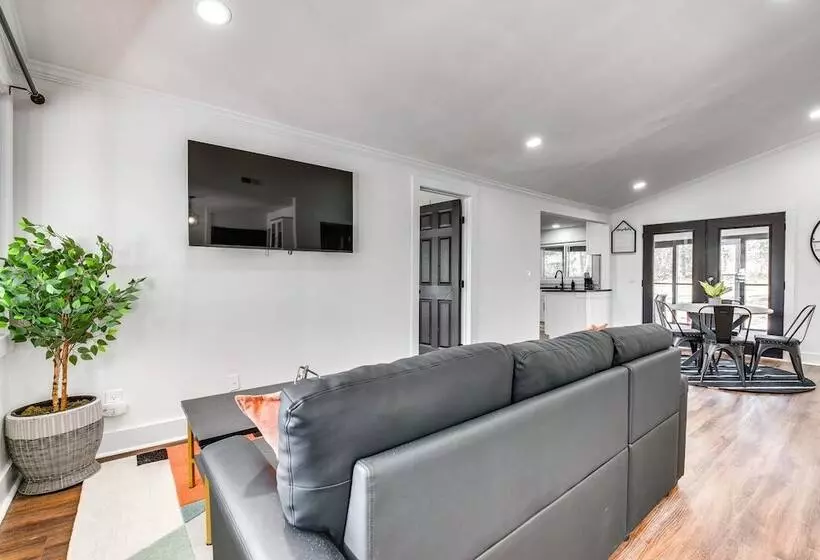 Smyrna Home W/ Porch: 2 Mi To Battery Atlanta!