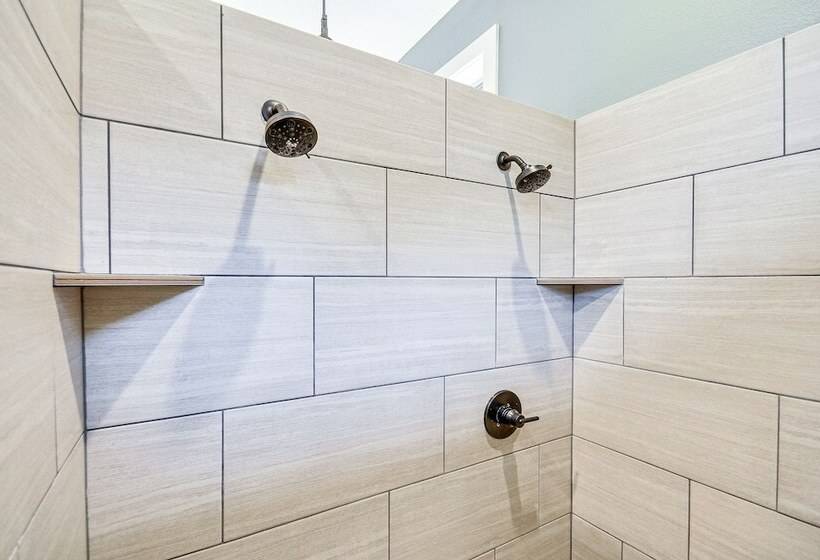 Spacious Oregon Home W/ Hot Tub, Fire Pit & Grill!