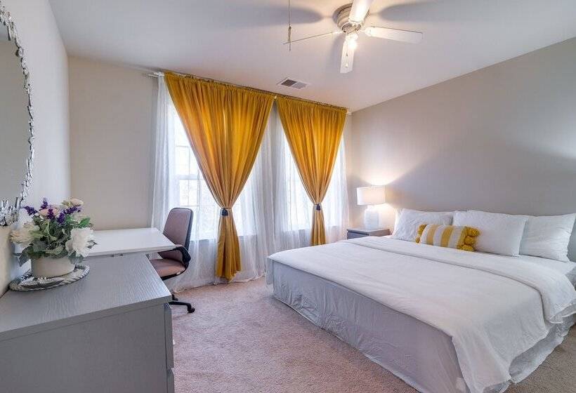 Spacious Woodbridge Home Near Leesylvania Park!