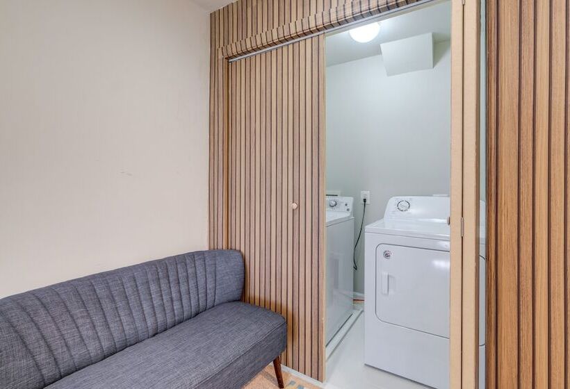 Spacious Woodbridge Home Near Leesylvania Park!