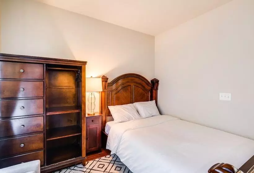 Spacious Woodbridge Home Near Leesylvania Park!