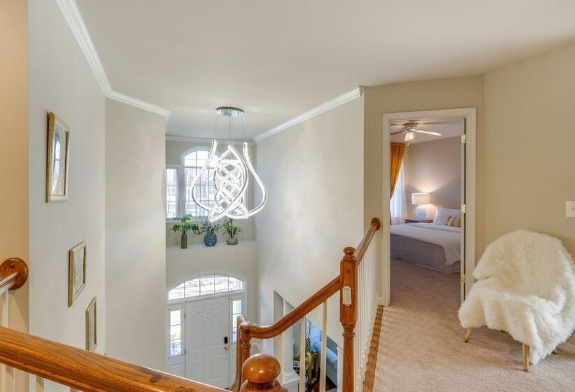 Spacious Woodbridge Home Near Leesylvania Park!