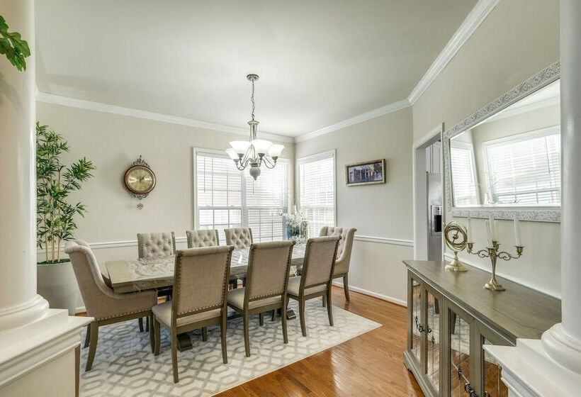 Spacious Woodbridge Home Near Leesylvania Park!