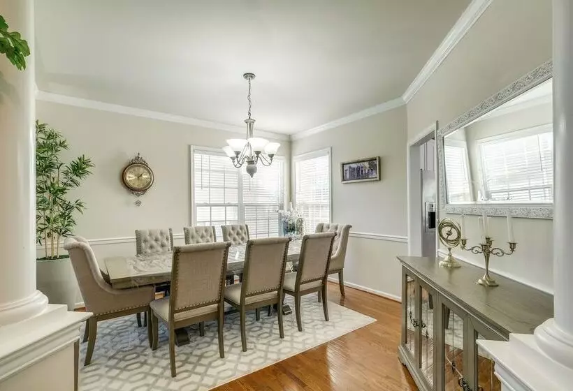 Spacious Woodbridge Home Near Leesylvania Park!