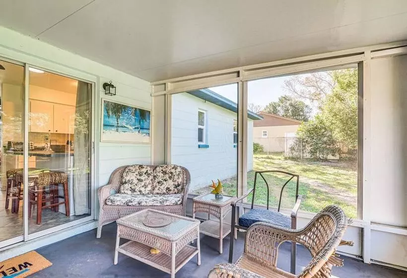 Spring Hill Home   3 Mi To Weeki Wachee Springs!