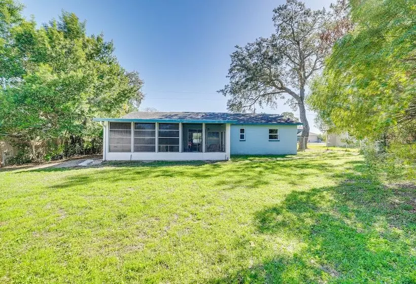 Spring Hill Home   3 Mi To Weeki Wachee Springs!