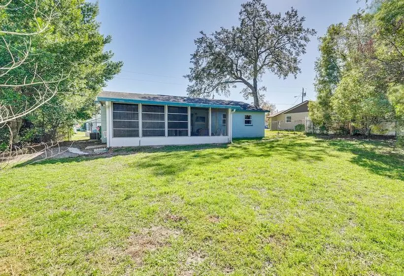 Spring Hill Home   3 Mi To Weeki Wachee Springs!