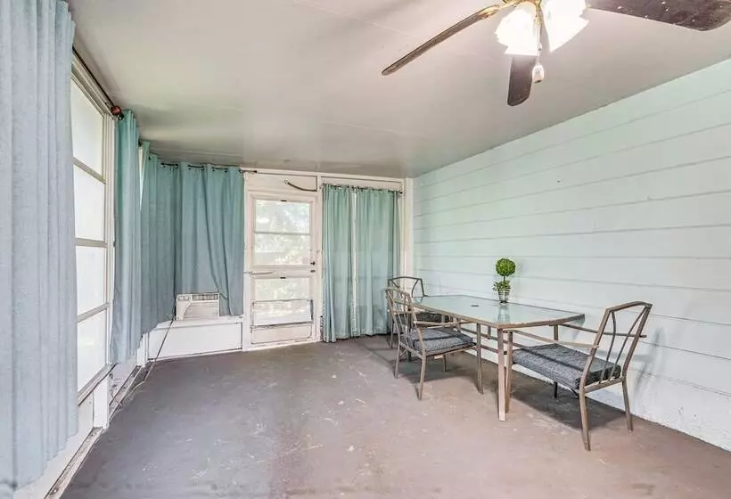 Spring Hill Home   3 Mi To Weeki Wachee Springs!