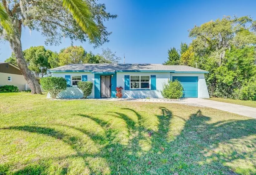 Spring Hill Home   3 Mi To Weeki Wachee Springs!