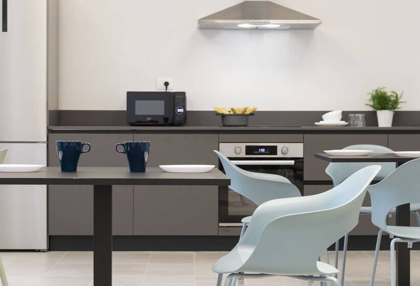 هاستل Florentia Living Stays