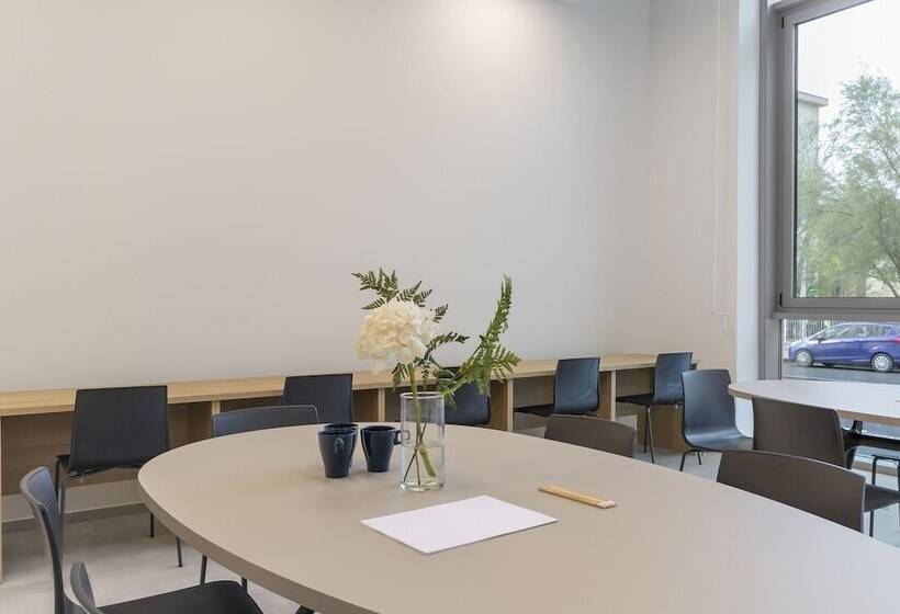 هاستل Florentia Living Stays