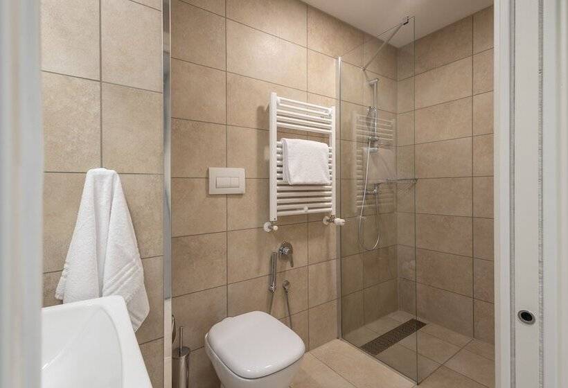 هاستل Florentia Living Stays