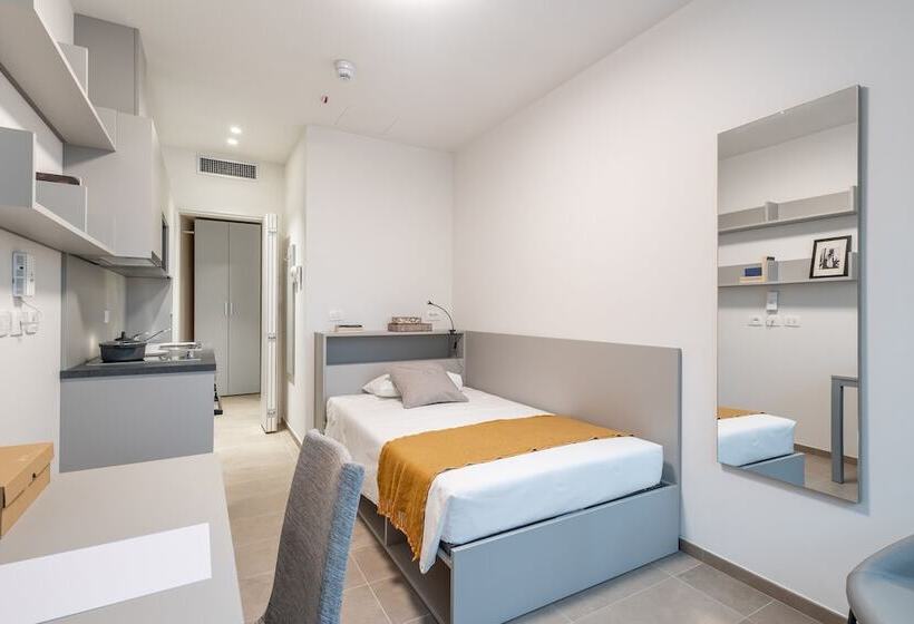 هاستل Florentia Living Stays