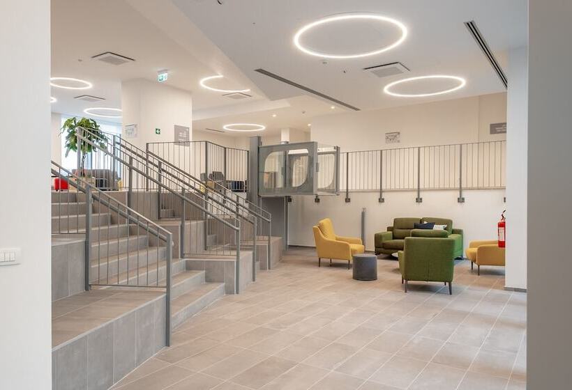 هاستل Florentia Living Stays