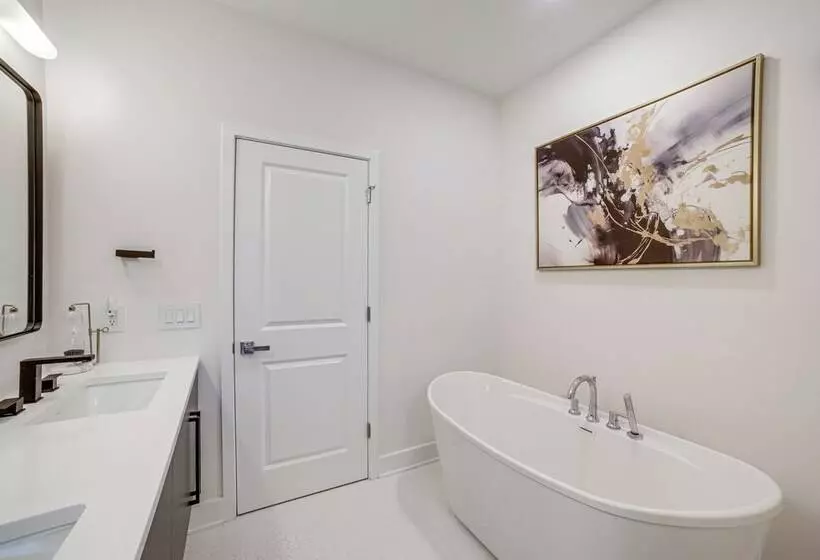 Fennville Vacation Rental: Seasonal Heated Pool!