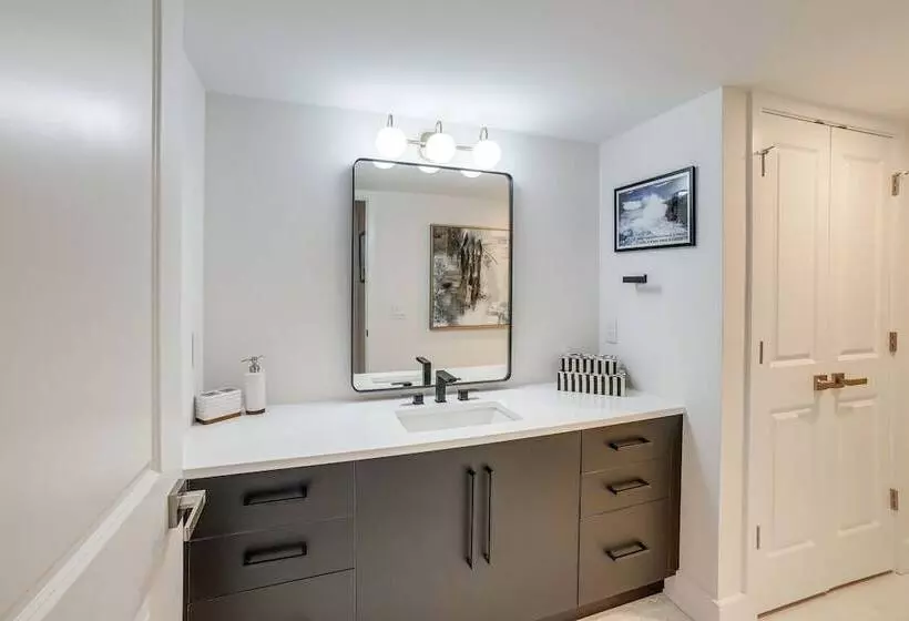 Fennville Vacation Rental: Seasonal Heated Pool!