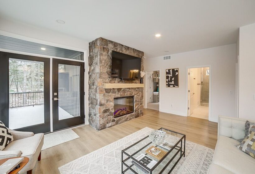 Fennville Vacation Rental: Seasonal Heated Pool!