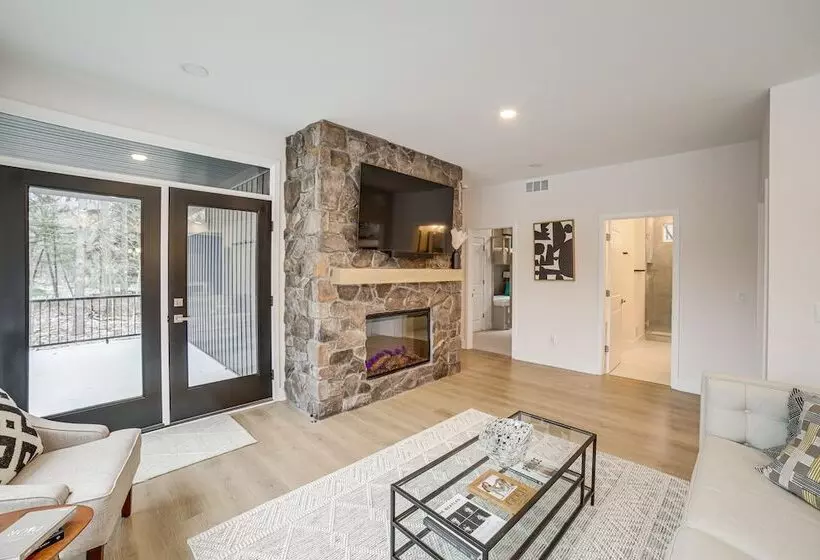 Fennville Vacation Rental: Seasonal Heated Pool!