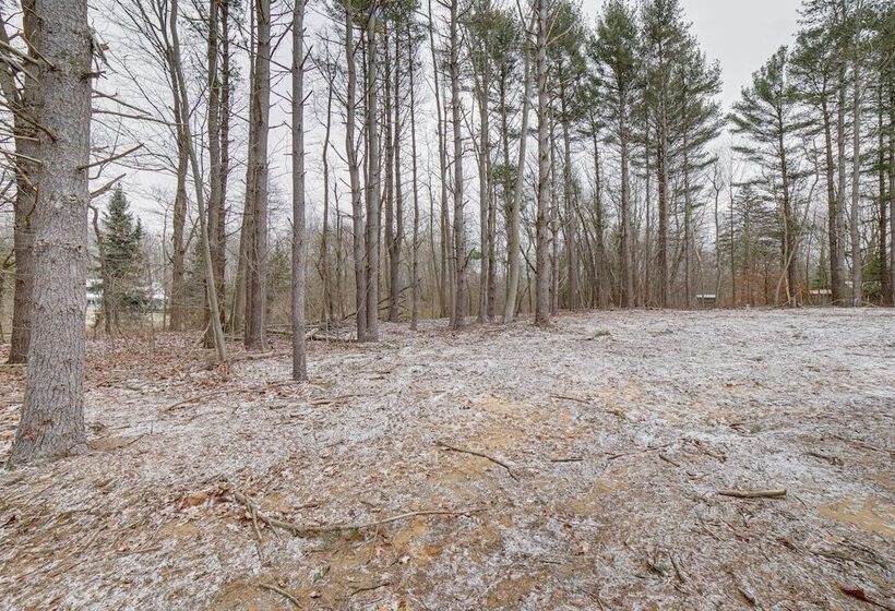 Fennville Vacation Rental: Seasonal Heated Pool!