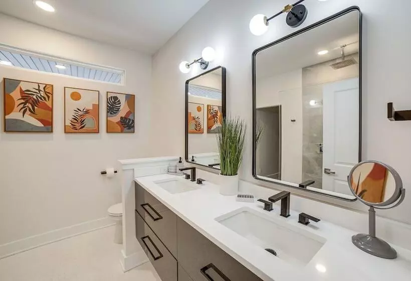 Fennville Vacation Rental: Seasonal Heated Pool!