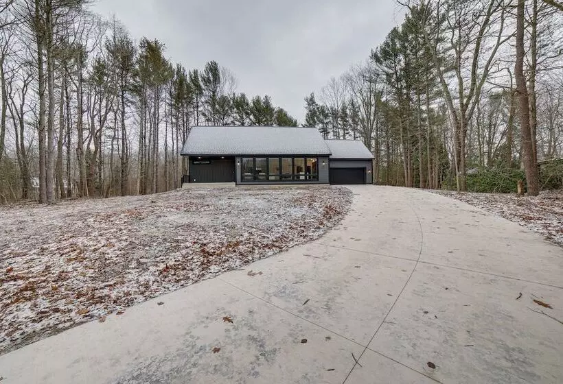 Fennville Vacation Rental: Seasonal Heated Pool!