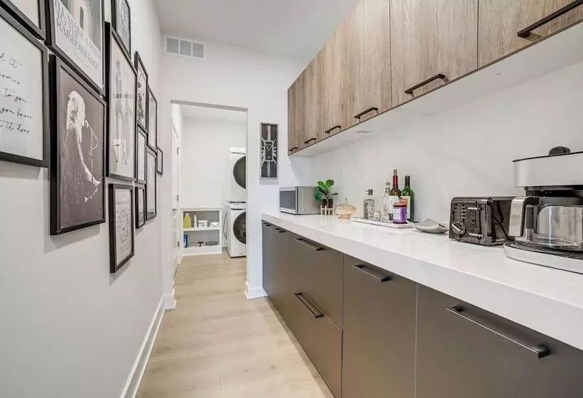 Fennville Vacation Rental: Seasonal Heated Pool!