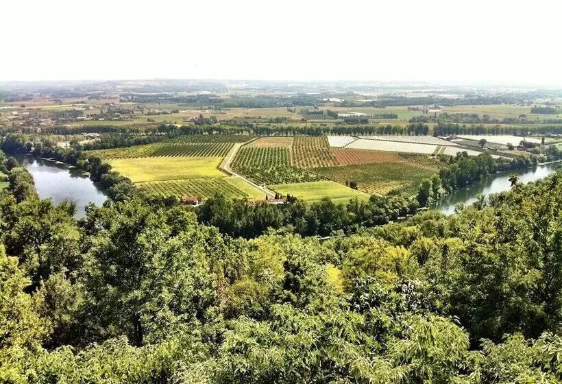 Herbert George Apartment