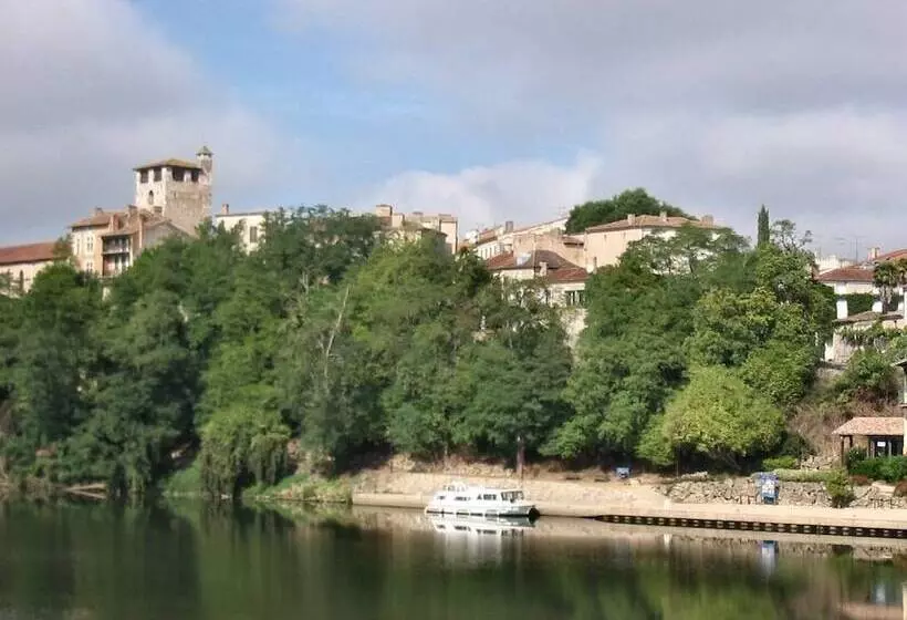 Herbert George Apartment