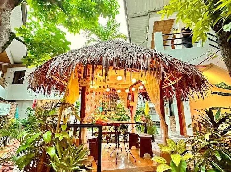 Hotelli Papierus Pensionne