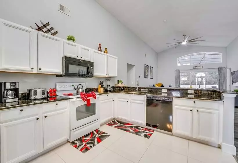 Kissimmee Oasis W/ Pool & Grill: 8 Mi To Disney!