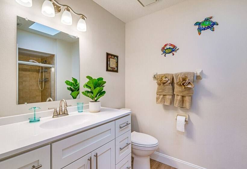 Lakefront Yalaha Home W/ Private Dock!