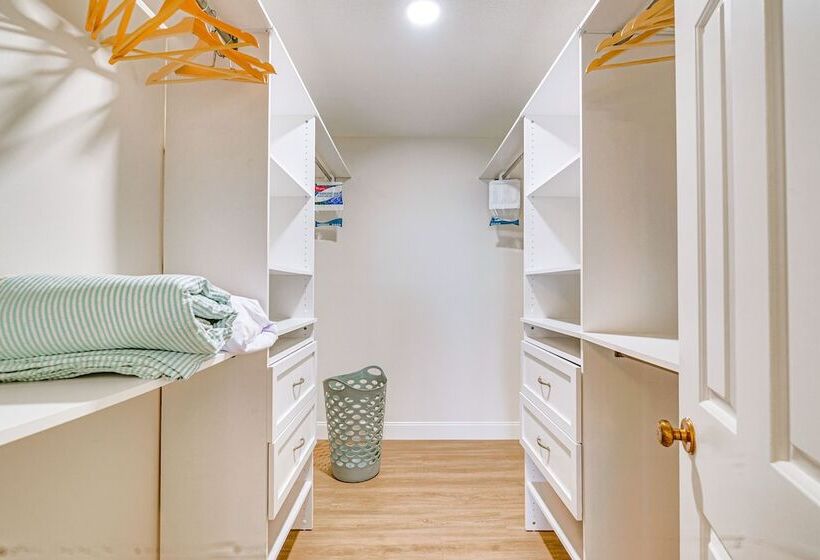 Lakefront Yalaha Home W/ Private Dock!