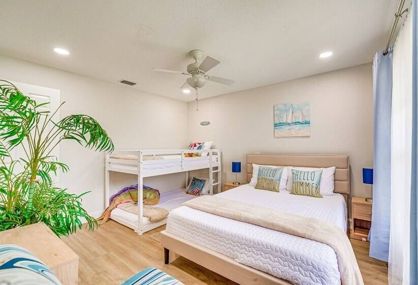 Lakefront Yalaha Home W/ Private Dock!