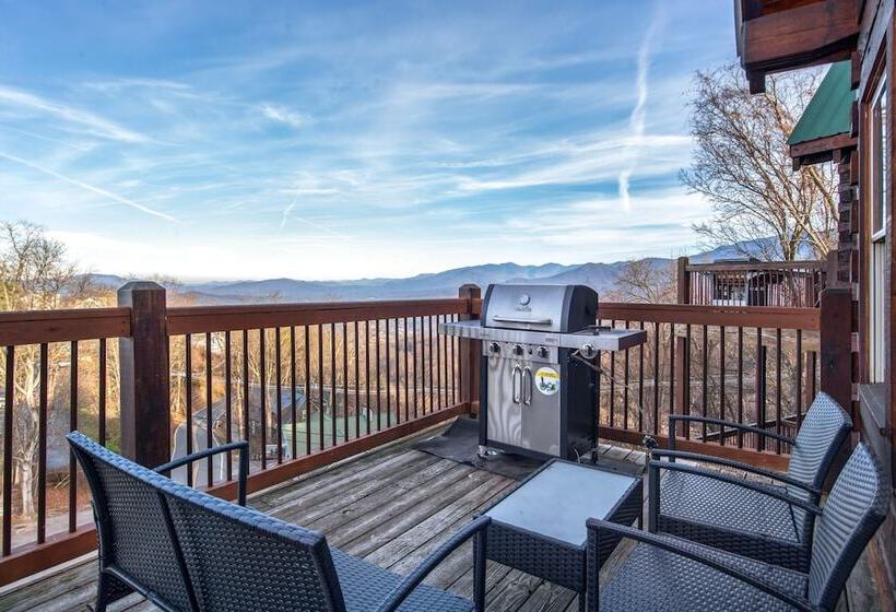 Little Cub Retreat   Private Hot Tub & Indoor Pool