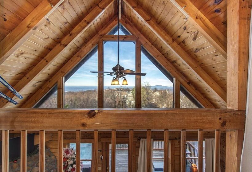 Little Cub Retreat   Private Hot Tub & Indoor Pool