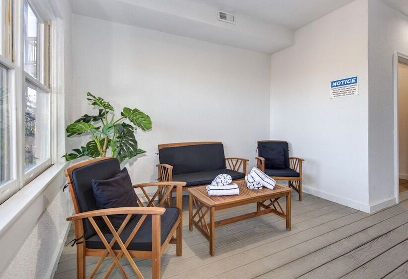 Little Cub Retreat   Private Hot Tub & Indoor Pool