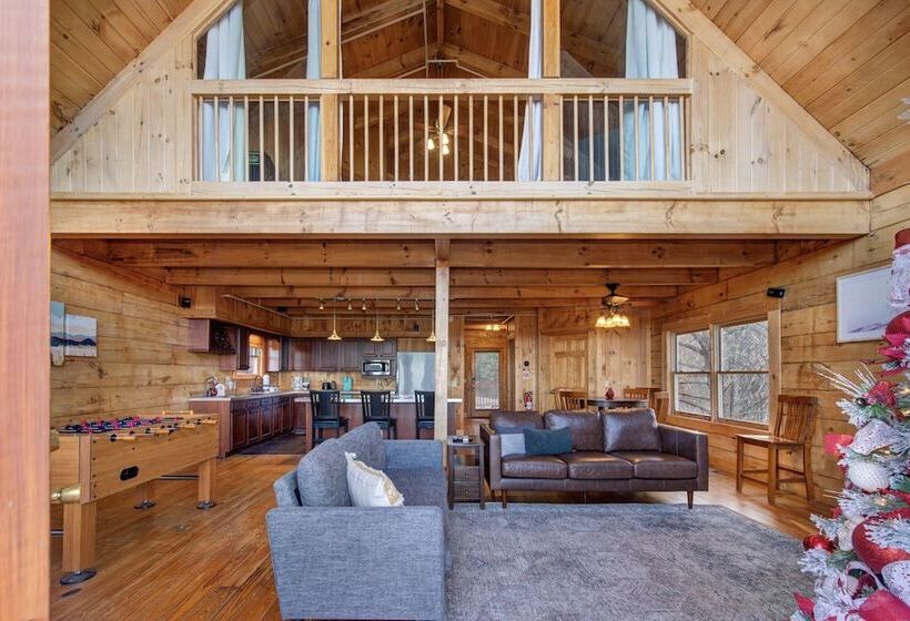 Little Cub Retreat   Private Hot Tub & Indoor Pool