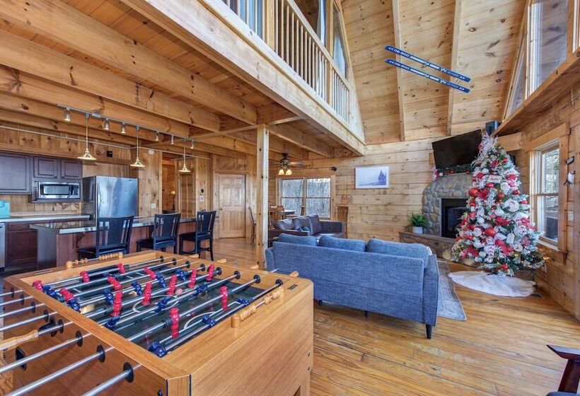 Little Cub Retreat   Private Hot Tub & Indoor Pool