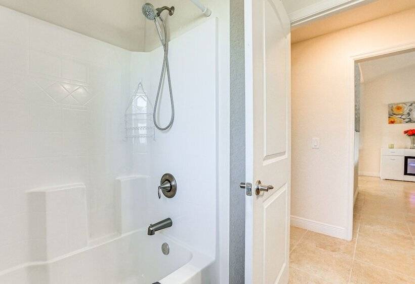 Modern Canalfront Home In Rotonda West W/ Lanai!