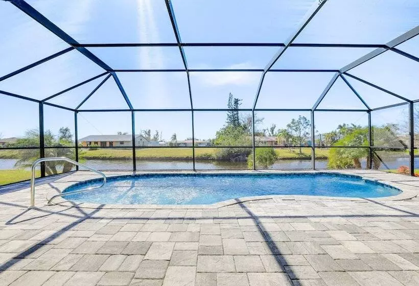 Modern Canalfront Home In Rotonda West W/ Lanai!
