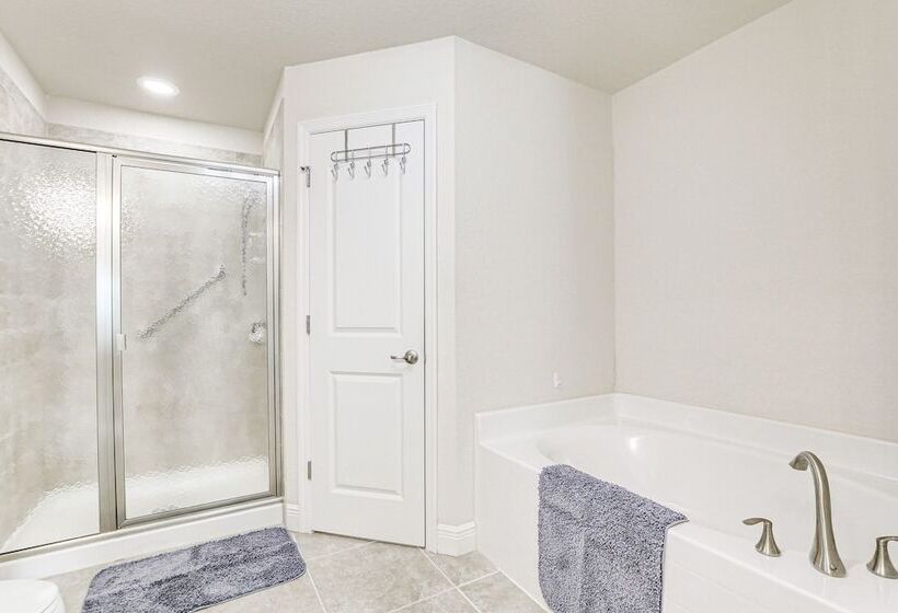 Modern Canalfront Home In Rotonda West W/ Lanai!