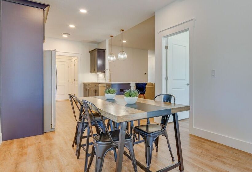 Modern Gulf Breeze Home W/ Patio: 13 Mi To Beach!