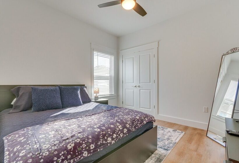 Modern Gulf Breeze Home W/ Patio: 13 Mi To Beach!